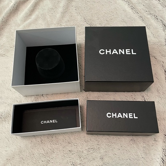 Bundle of authentic Chanel boxes, bags & ribbons - Picture 3 of 10